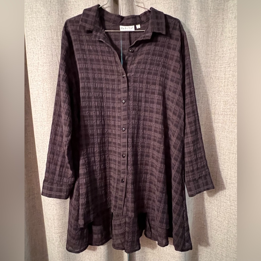 PRICE DROP: Habitat oversized button up plaid swing shirt.